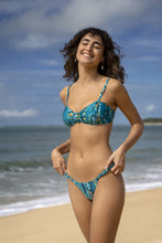 Load image into Gallery viewer, Image 06: Rio De Sol Top Top Rain Bandeau-Crispy