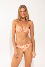 Load image into Gallery viewer, Model Front: Rio De Sol Set Set Ditsy-Butter Sara Nice