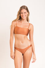Load image into Gallery viewer, Model Front: Rio De Sol Top Top Nocciola Bandeau-Reto