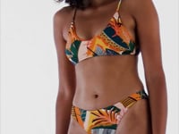 Load and play video in Gallery viewer, Video: Rio De Sol Set Set El-Arco Bralette Essential-Comfy