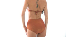 Load and play video in Gallery viewer, Calcinha Radiante Canela Hot Pant