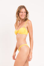 Load image into Gallery viewer, Image 04: Rio De Sol Top Top Amarelo Bandeau-Crispy