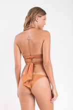 Load image into Gallery viewer, Model Back: Rio De Sol Set Set Nocciola Dune Cheeky-Fixa
