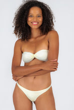 Load image into Gallery viewer, Gallery: Rio De Sol Set Set Off-White Twist Leblon
