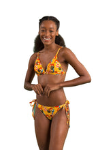 Load image into Gallery viewer, Model Front: Rio De Sol Top Top Stories Tri-Fixo
