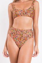 Load image into Gallery viewer, Image 12: Rio De Sol Set Set Bouquet Bliss Hotpants
